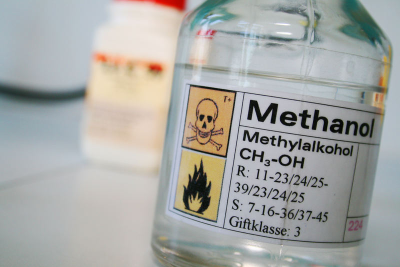 เมทานอล” (methanol) หรือ “เมทิลแอลกอฮอล์” (methyl alcohol) 